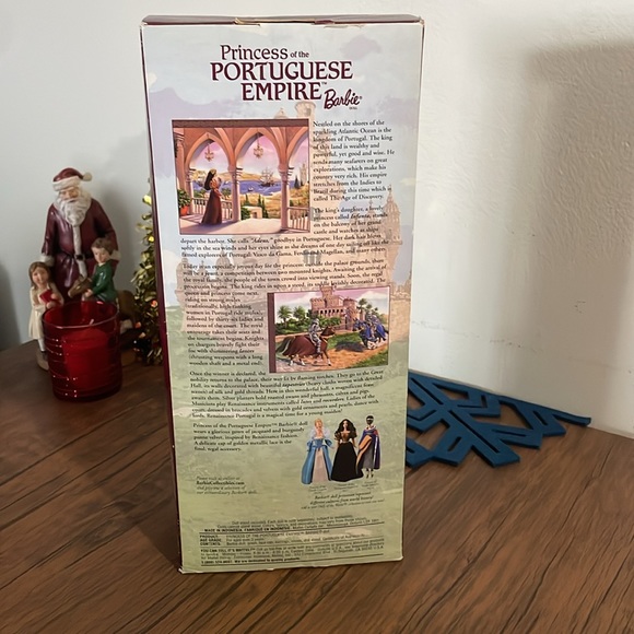 Portuguese Princess Barbie - Picture 6 of 10